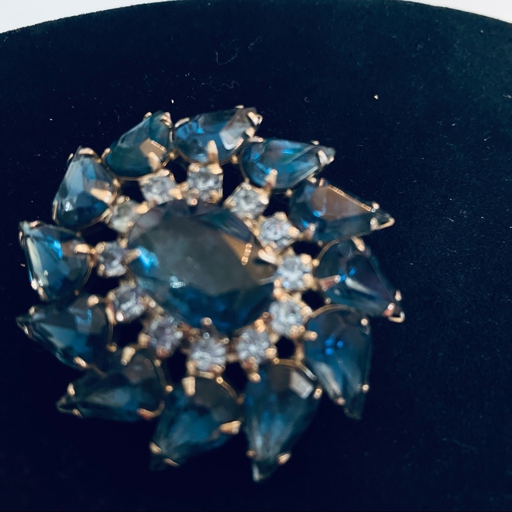 Vintage Sparkly Blue Rhinestones Brooch - Picture 3 of 6